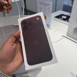 iPhone 18 Pro Max Burgundy 256GB 이미지