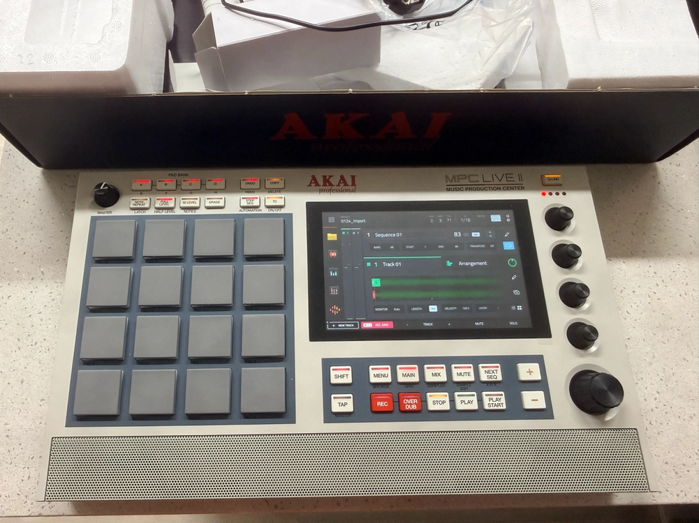 mpc live 2 retro 팝니다 - 안심되는 중고거래