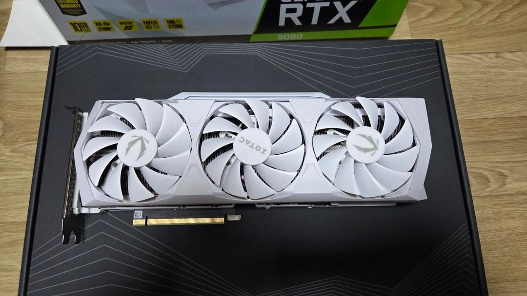 RTX 3080 조택 트리니티 화이트색상 그래픽카드 팝니다 이미지