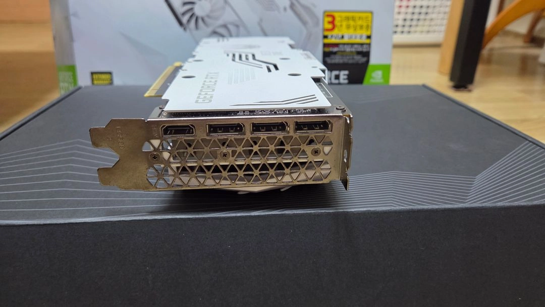 RTX 3080 조택 트리니티 화이트색상 그래픽카드 팝니다 이미지