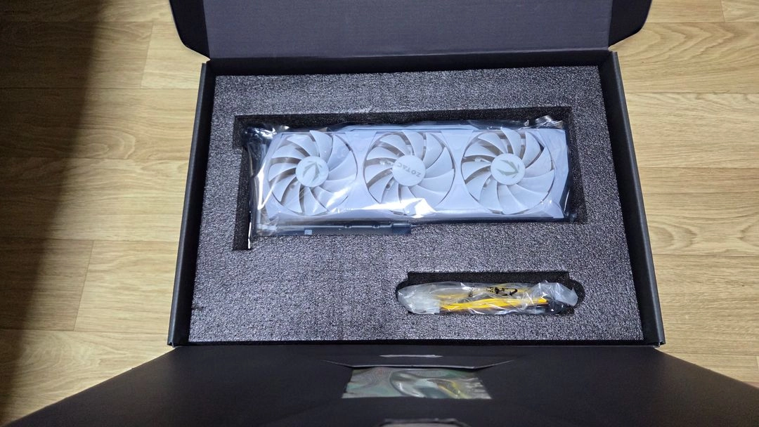 RTX 3080 조택 트리니티 화이트색상 그래픽카드 팝니다 이미지