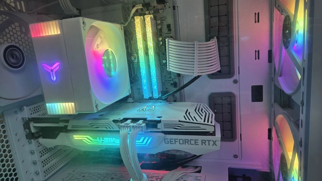 RTX 3080 조택 트리니티 화이트색상 그래픽카드 팝니다 이미지