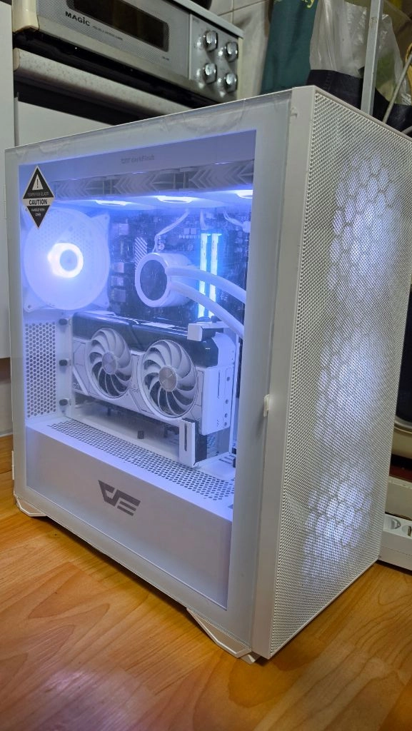 라이젠 9700x rtx4070 컴퓨터 본체 - 안심되는 중고거래