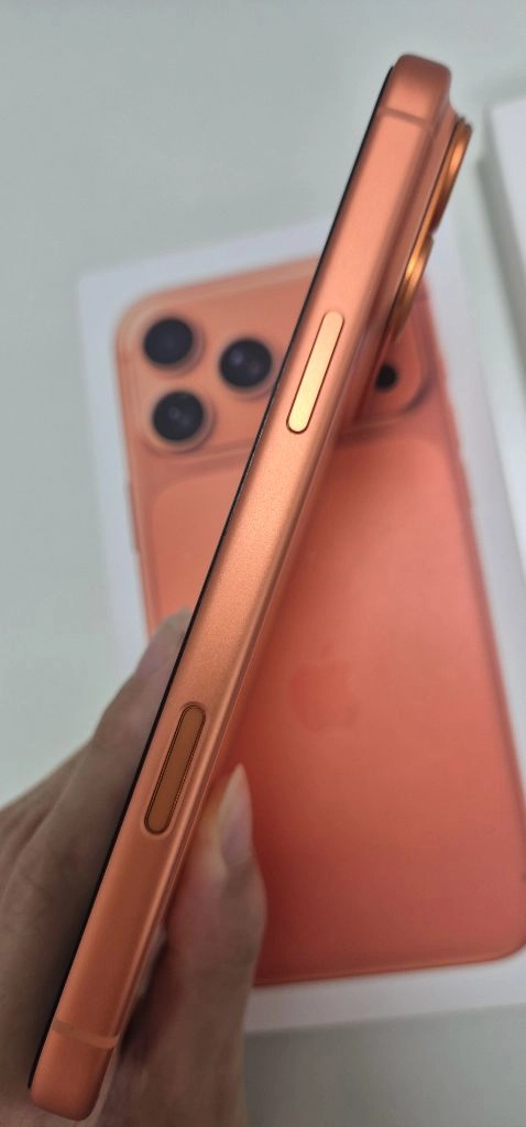 아이폰17 프로맥스 256gb 코스믹 오렌지 풀박스 풀구성 판매합니다!(정품 테크우븐 케이스 증정) 이미지