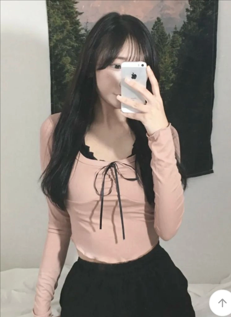 여성 긴팔 리본 크롭티 이미지