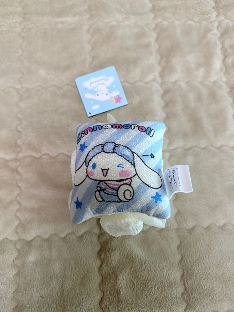 귀여운 시나모롤 캐릭터가 그려진 샤워 때밀이입니다. 이미지