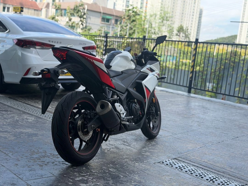 야마하 YZF- R3 / 2017년식 4만km / 컨디션 좋은 차량 판매합니다. 이미지