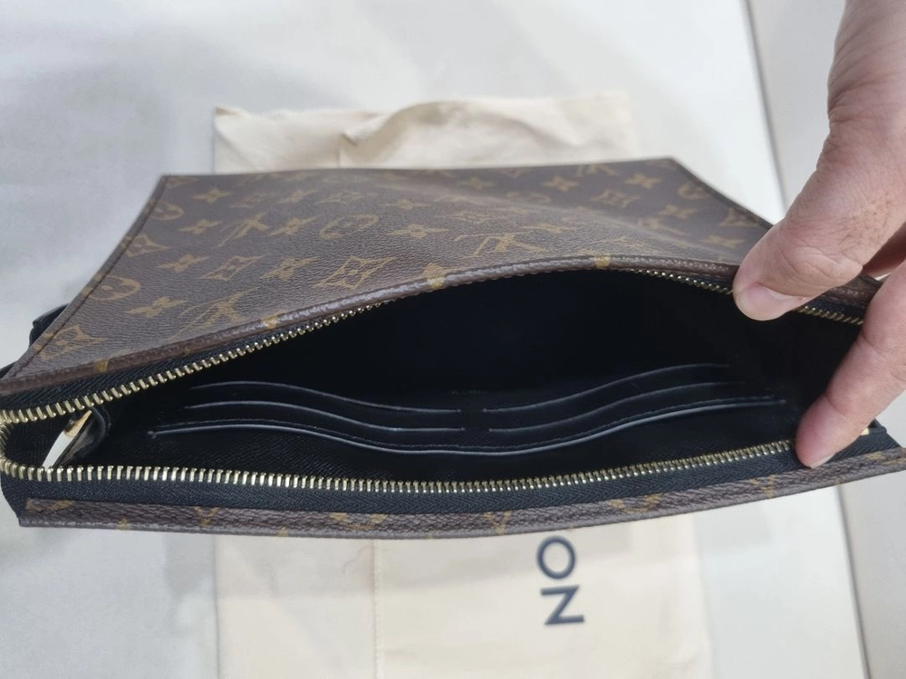 루이비통(Louis Vuitton) 포쉐 토일렛 NM 모노그램 클러치백 이미지