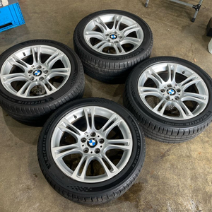 BMW F10 18인치 (350M) 휠타이어 판매합니다. 이미지