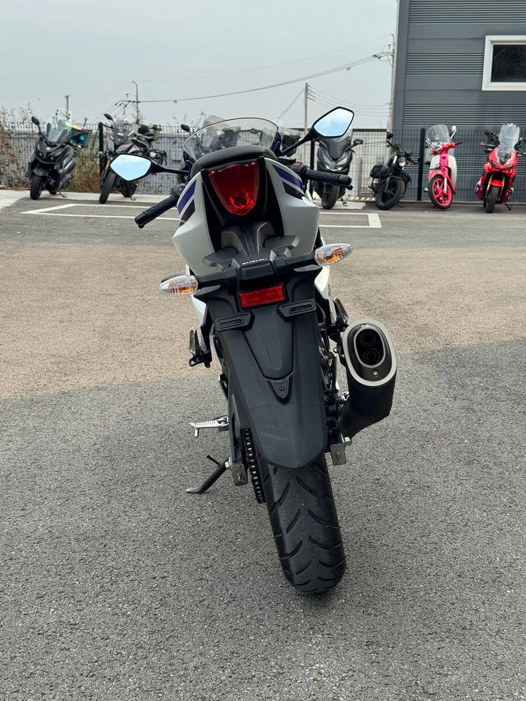 특가) 스즈키 GSXR125 25년식 9천KM 입문용 메뉴얼바이크 저렴히 판매합니다. 이미지