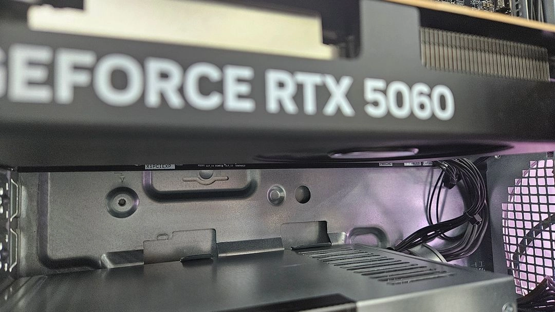 HP 오멘 16L 스노우 화이트 (Ultra 5 225F / RTX 5060 / 32G / 512G / Win11) 이미지