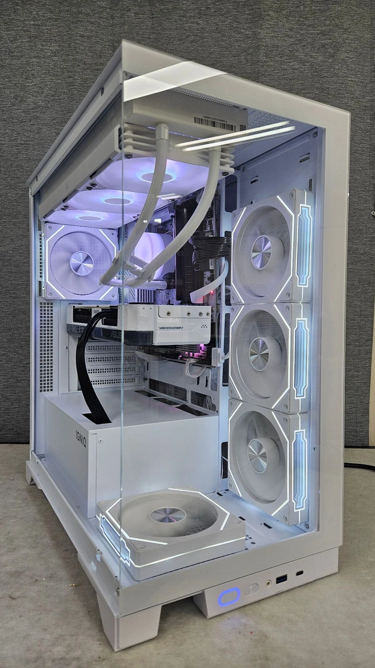 [화이트 감성 고성능 게이밍 PC] 라이젠 7800X3D + RTX 4070 SUPER 조합 완벽 세팅 이미지