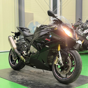 BMW s1000rr 16년식 아크라포빅 풀배기 구변o 준튜닝바이크 판매합니다 이미지