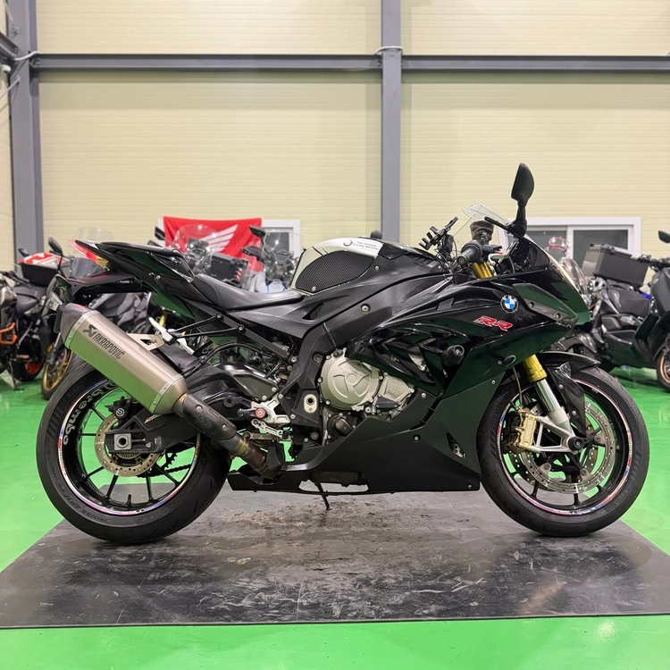 BMW s1000rr 16년식 아크라포빅 풀배기 구변o 준튜닝바이크 판매합니다 이미지