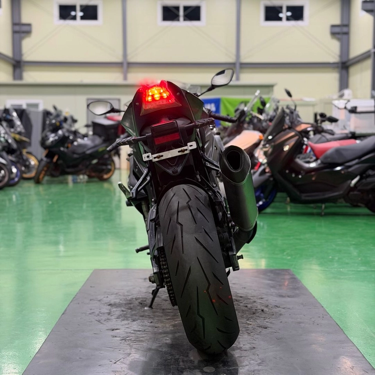 BMW s1000rr 16년식 아크라포빅 풀배기 구변o 준튜닝바이크 판매합니다 이미지