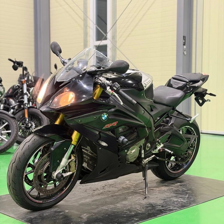 BMW s1000rr 16년식 아크라포빅 풀배기 구변o 준튜닝바이크 판매합니다 이미지