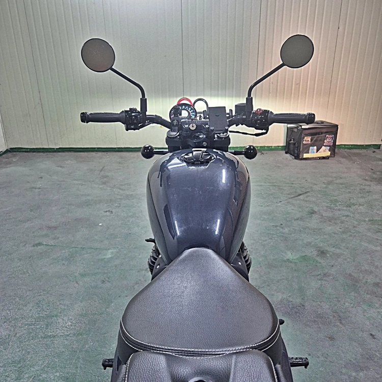 로얄엔필드 샷건650 1만KM 레저용 판매합니다 이미지