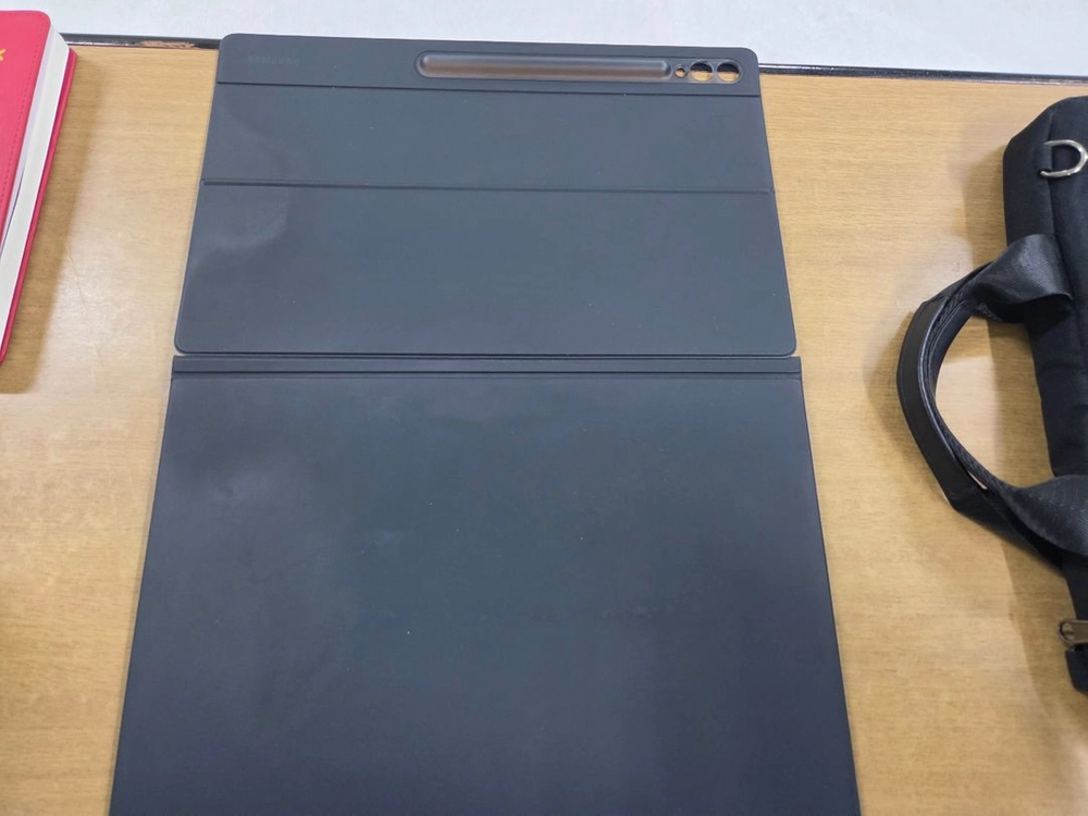 갤럭시탭 S10 울트라 5G 256g + 삼성 키보드 북커버 이미지