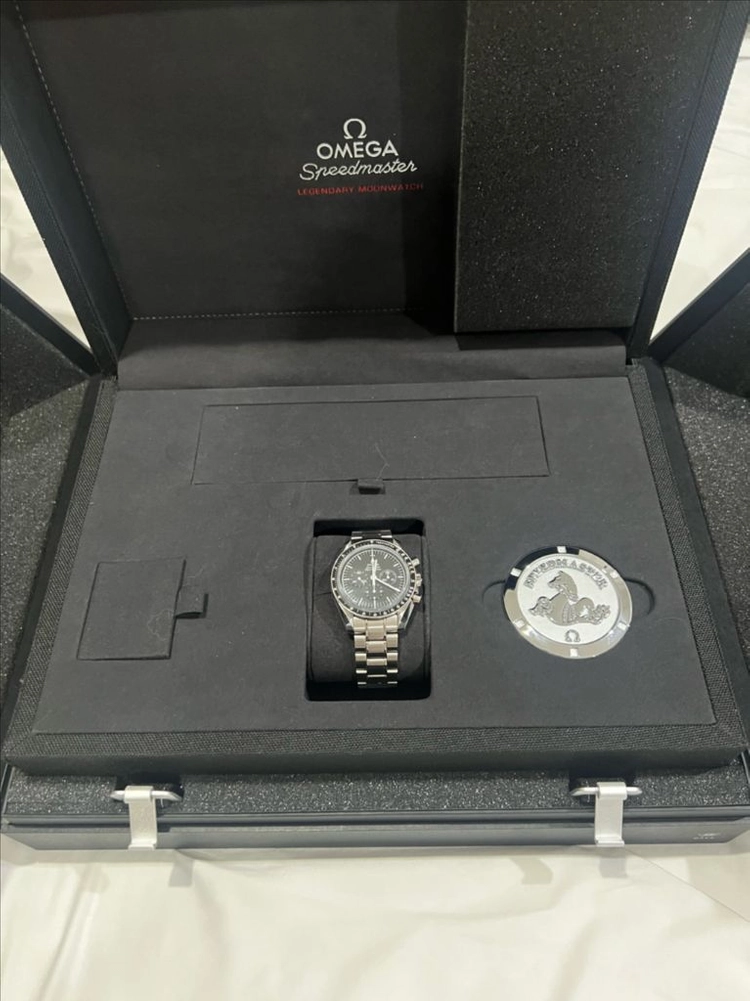 오메가 스피드마스터 문워치 프로페셔널 42mm 사파이어 샌드위치 이미지