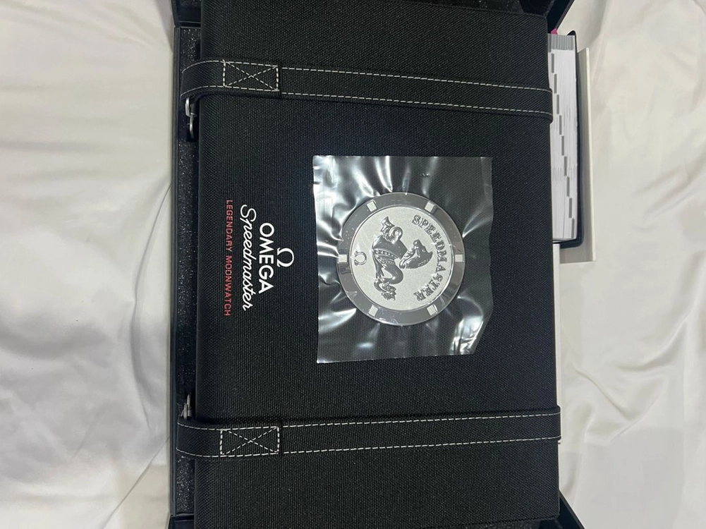 오메가 스피드마스터 문워치 프로페셔널 42mm 사파이어 샌드위치 이미지