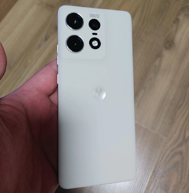 모토로라 edge 50 pro 바닐라 크림 색상 (12gb+256gb) 이미지