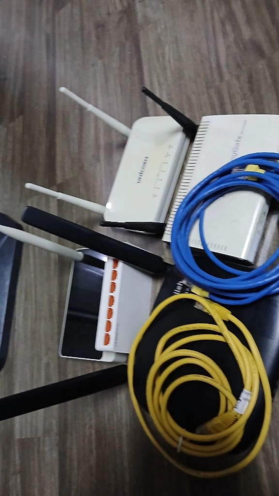 KT 기가 Wifi 외 ipTIME 유무선 공유기와 UNiCORN 사진꺼 전부 이미지