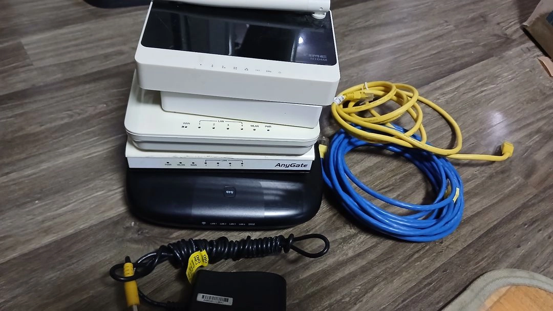 KT 기가 Wifi 외 ipTIME 유무선 공유기와 UNiCORN 사진꺼 전부 이미지