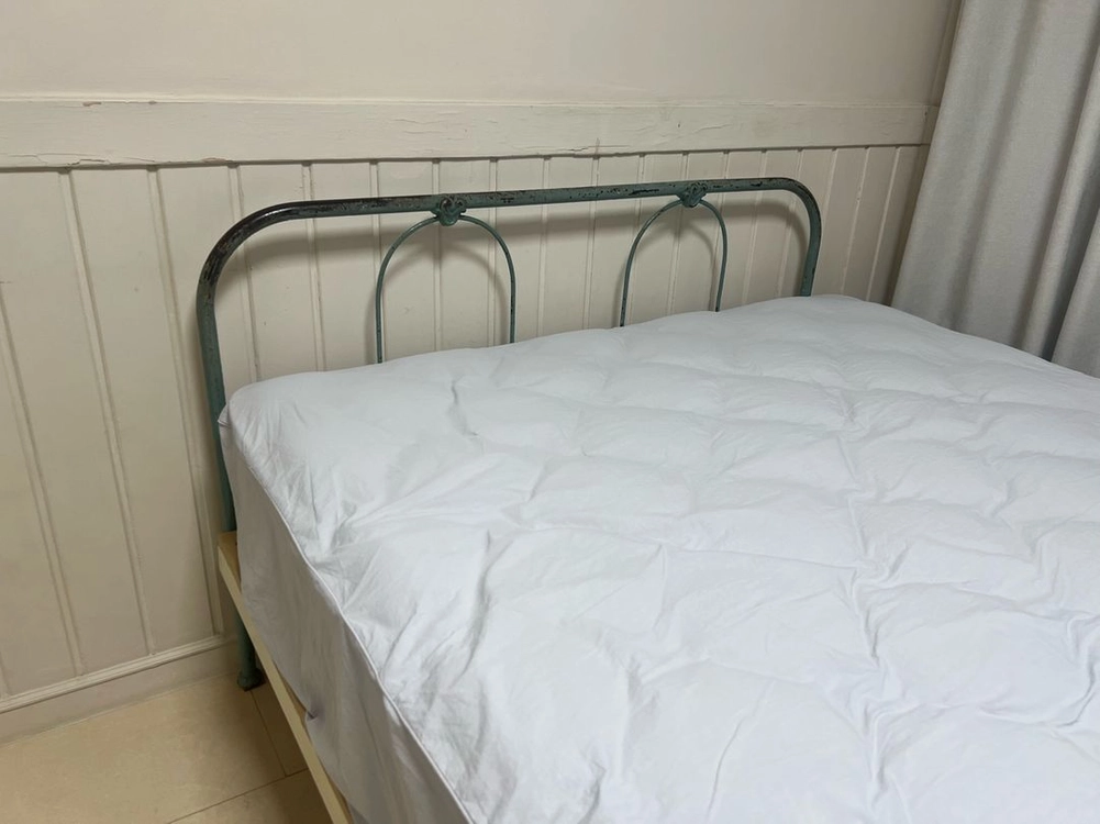 민트 컬러 빈티지 침대 프레임 더블 사이즈 이미지