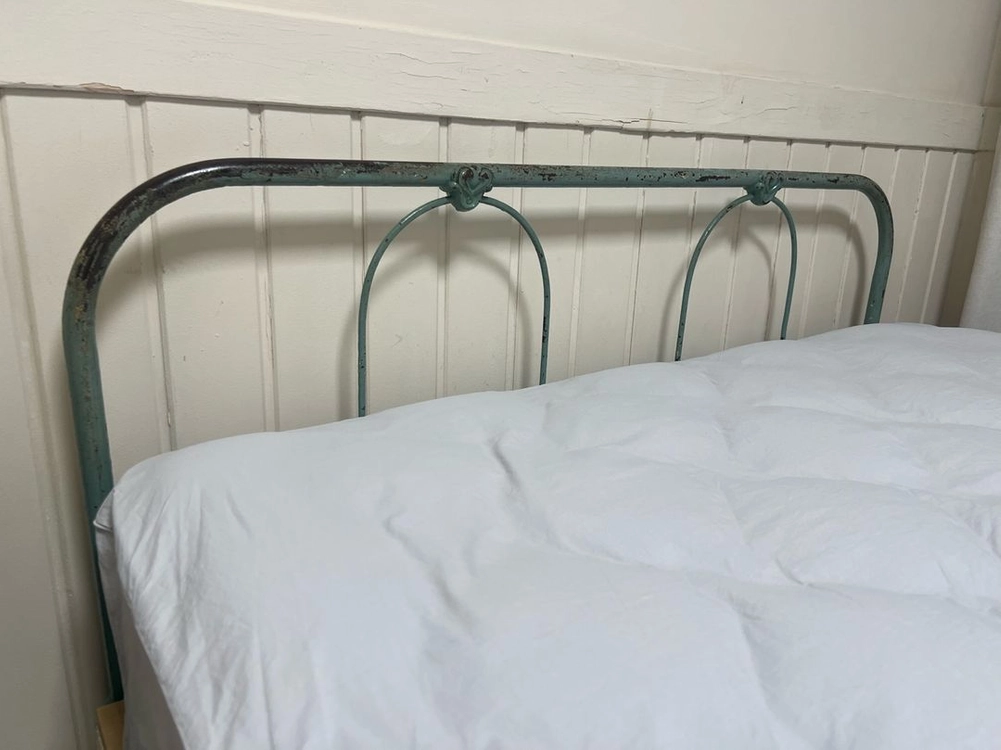 민트 컬러 빈티지 침대 프레임 더블 사이즈 이미지