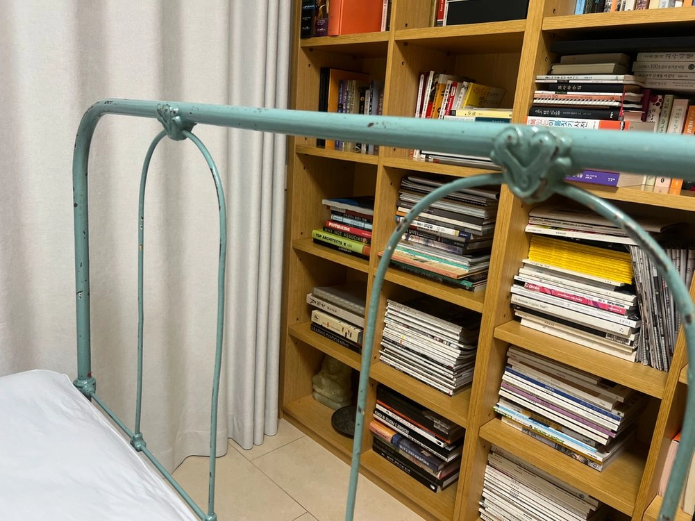 민트 컬러 빈티지 침대 프레임 더블 사이즈 이미지