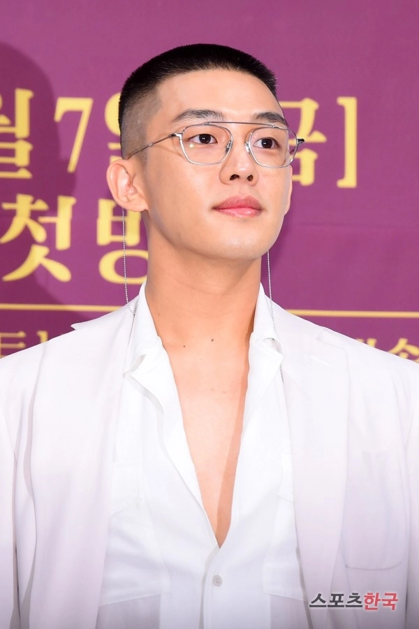 이세이 미야케 x 금자안경 유아인 탑브릿지 티타늄 안경 0013 이미지