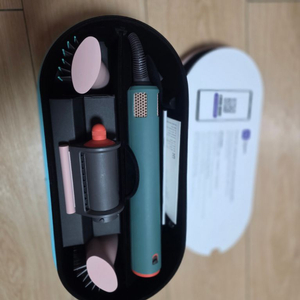 개봉후 테스트만 해본 다이슨 에어랩 핑크 판매합니다 오스테이 에어랩 보관함 같이 드립니다!!! 이미지