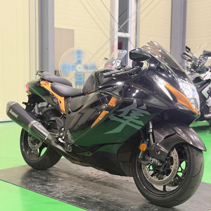 스즈키 gsx-1300r 하야부사 22년식 아크라포빅 구변o 2채널 블박셋팅 바이크 판매합니다 이미지
