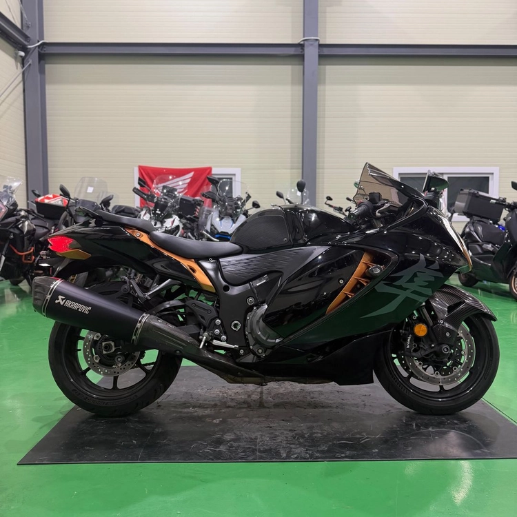 스즈키 gsx-1300r 하야부사 22년식 아크라포빅 구변o 2채널 블박셋팅 바이크 판매합니다 이미지
