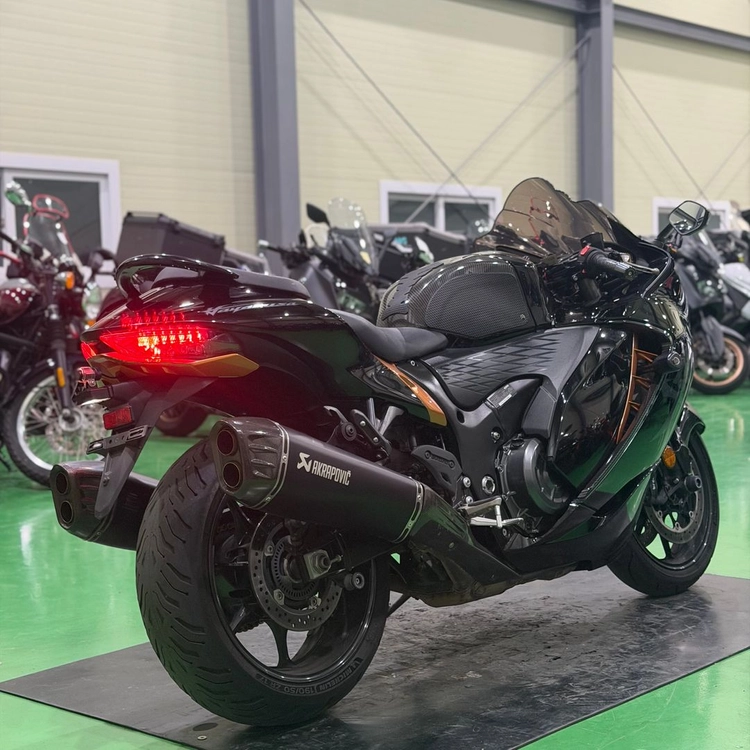 스즈키 gsx-1300r 하야부사 22년식 아크라포빅 구변o 2채널 블박셋팅 바이크 판매합니다 이미지