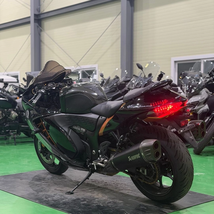 스즈키 gsx-1300r 하야부사 22년식 아크라포빅 구변o 2채널 블박셋팅 바이크 판매합니다 이미지