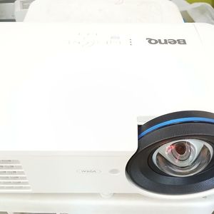 2만시간 시간벤큐 단초점 레이저빔프로젝터 LW820ST 이미지