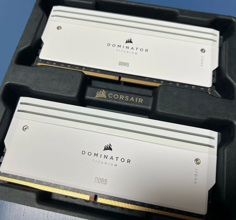 커세어 도미네이터 티타늄 DDR5 6400(6600) 96gb(48g x 2) 화이트 CORSAIR DDR5 이미지