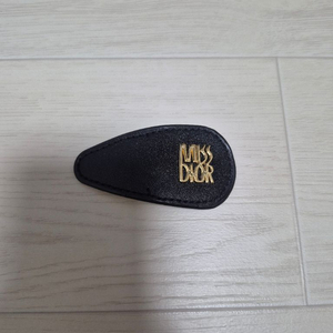 미스디올 삼각핀 새상품 이미지