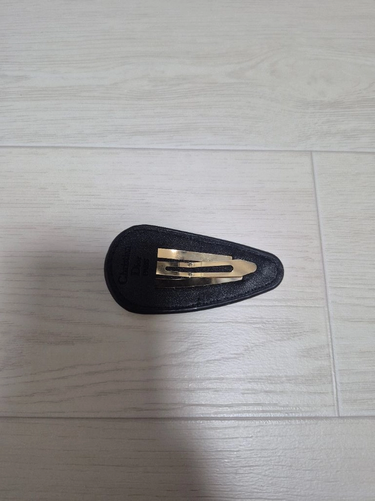 미스디올 삼각핀 새상품 이미지