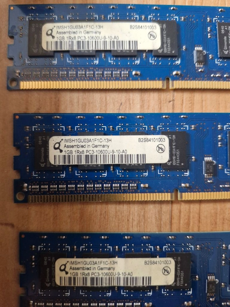 하드디스크 500GB 2개, 라데온 그래픽카드, 메모리카드 3개 이미지