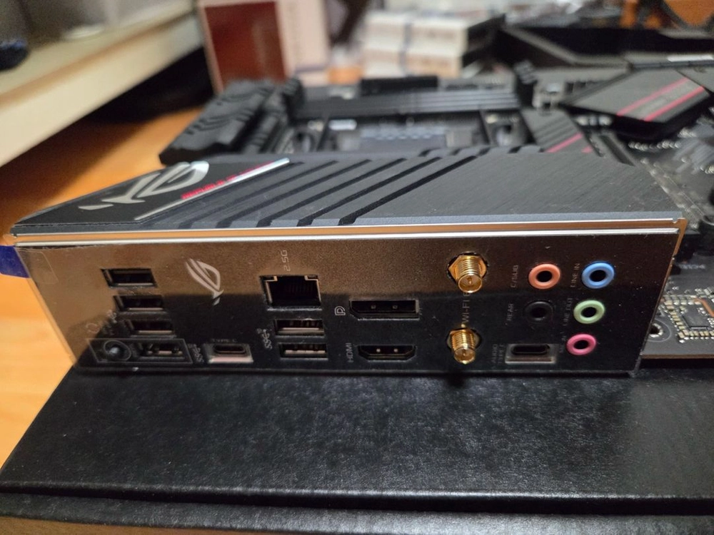ASUS ROG STRIX B550-XE GAMING WIFI 팝니다 이미지