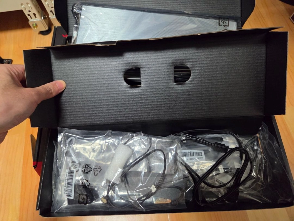 ASUS ROG STRIX B550-XE GAMING WIFI 팝니다 이미지