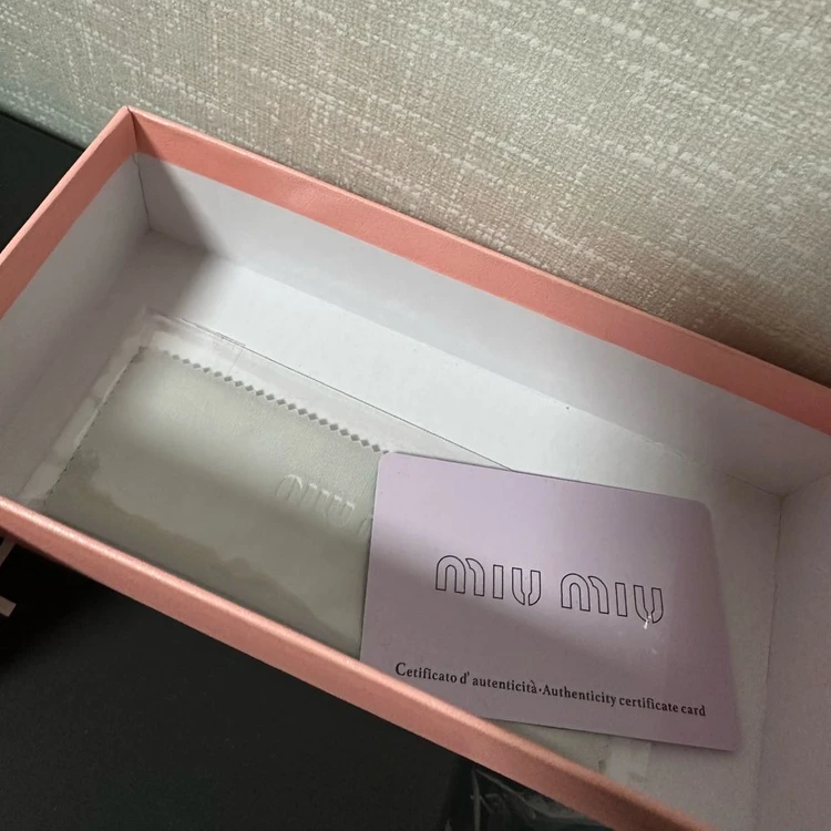 미우미우 선글라스 이미지