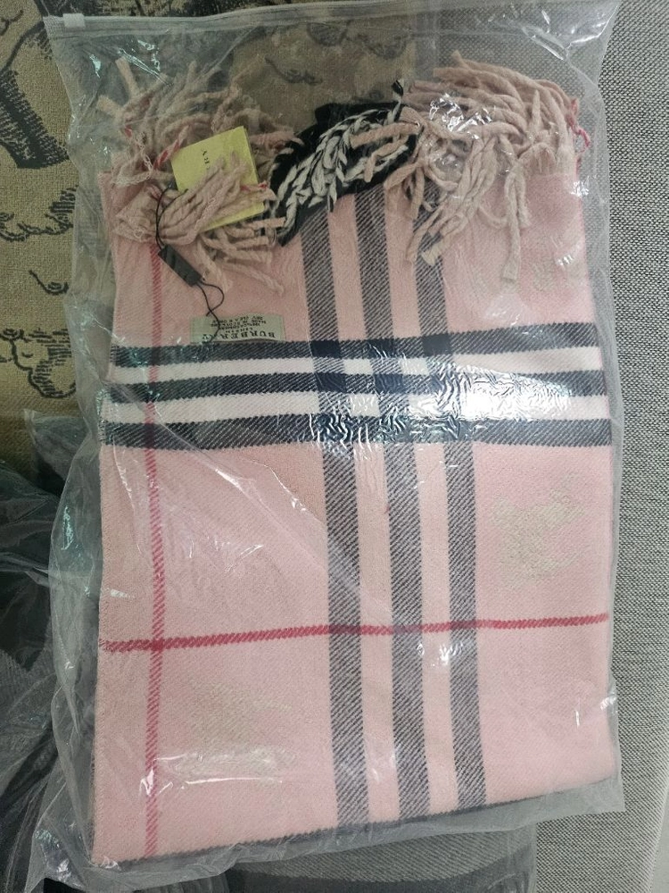 버버리 머플러 이미지
