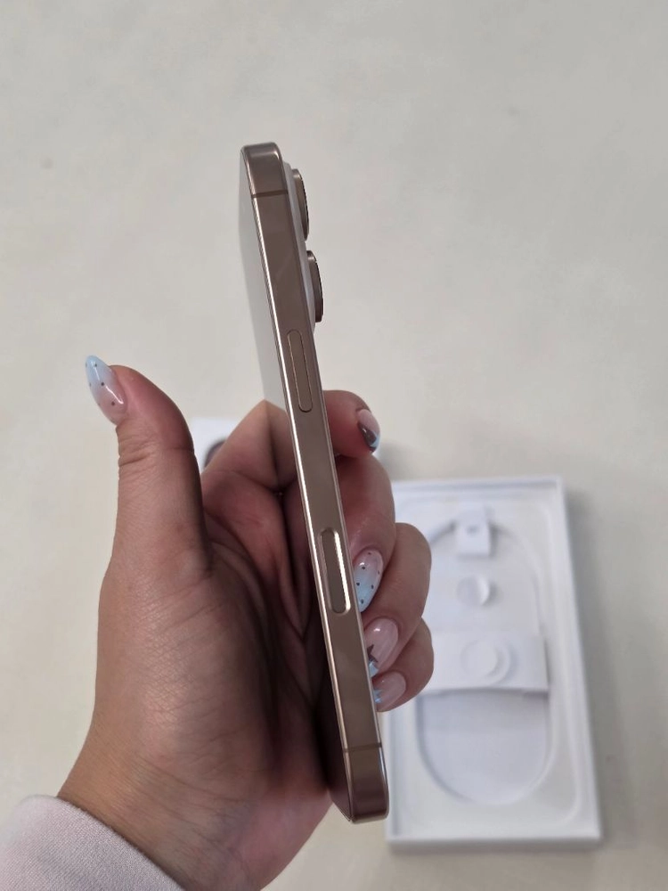 아이폰 16pro 256GB 데저트티타늄 새제품 이미지