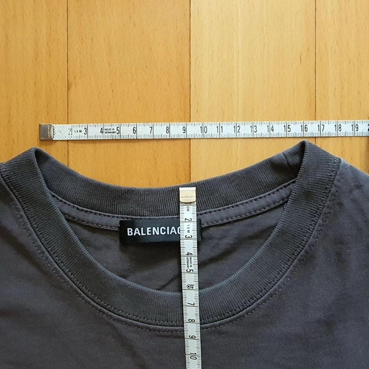 발렌시아가 BALENCIAGA 로고 반팔티 S 써머 티셔츠 여름티 반팔사진에서 보이는 것처럼 깔끔한 디자인의 티셔츠 이미지