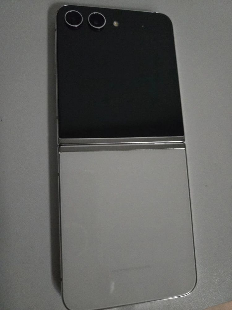 갤럭시Z 플립5 스마트폰 512GB(화이트) 이미지
