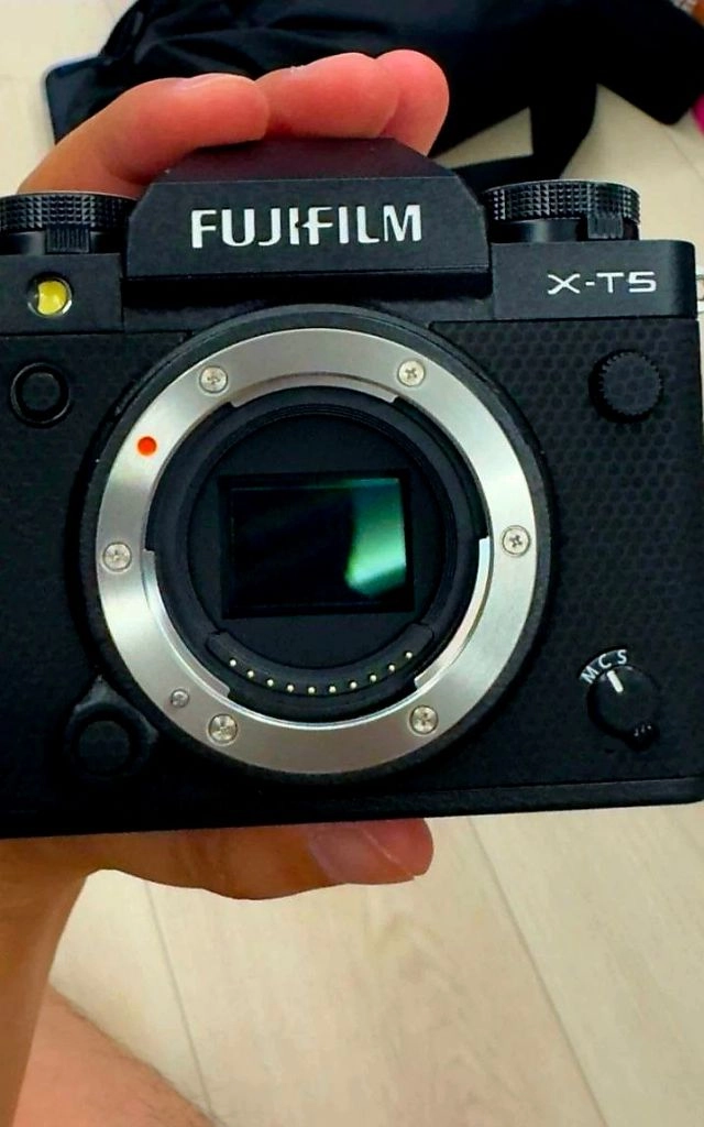 후지필름 X-T5 미러리스 카메라 이미지