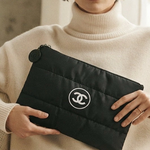 샤넬뷰티 패딩파우치 블랙 이미지